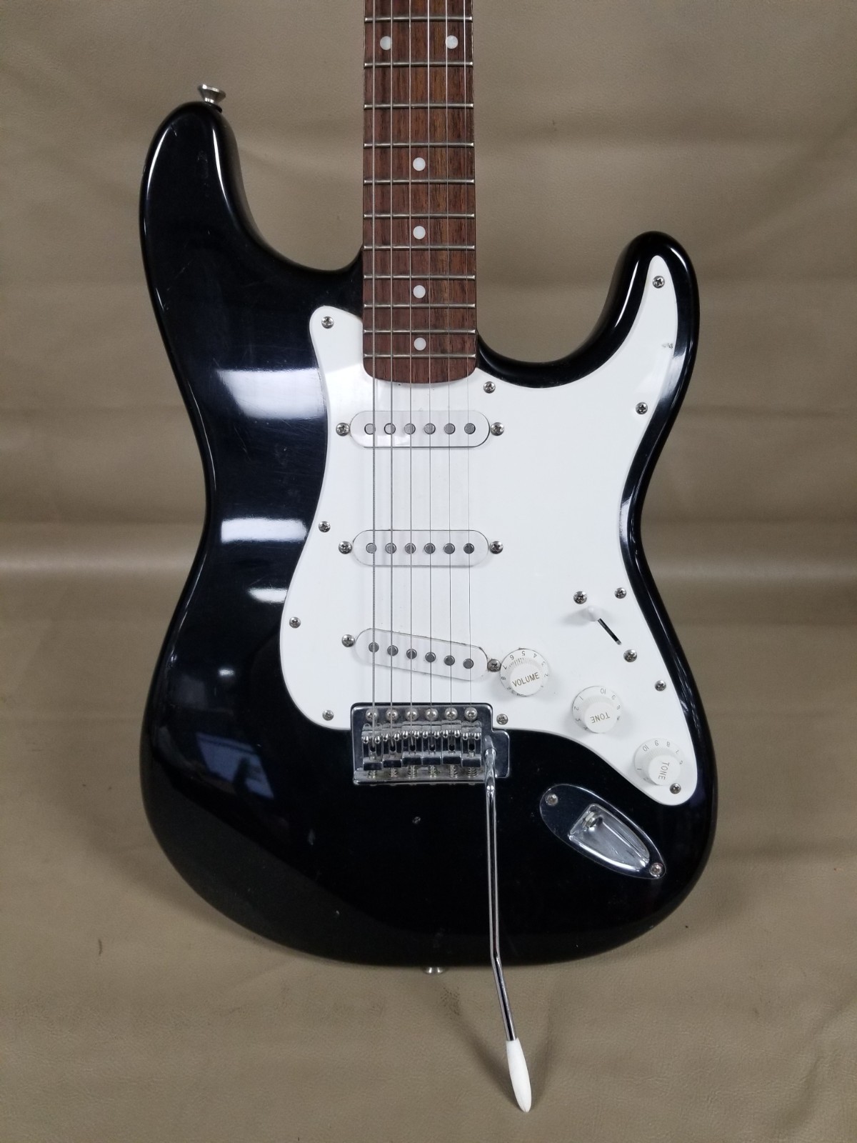 Squier Strat Electric Guitar WORKS! READ!