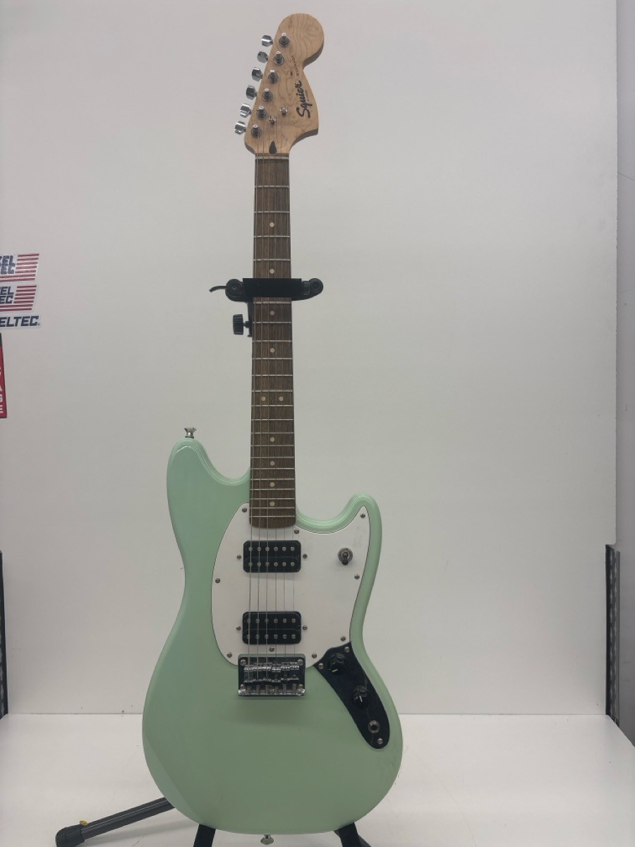 PRE-OWNED FENDER SQUIER MUSTANG WITH HARD CASE (P23017351)