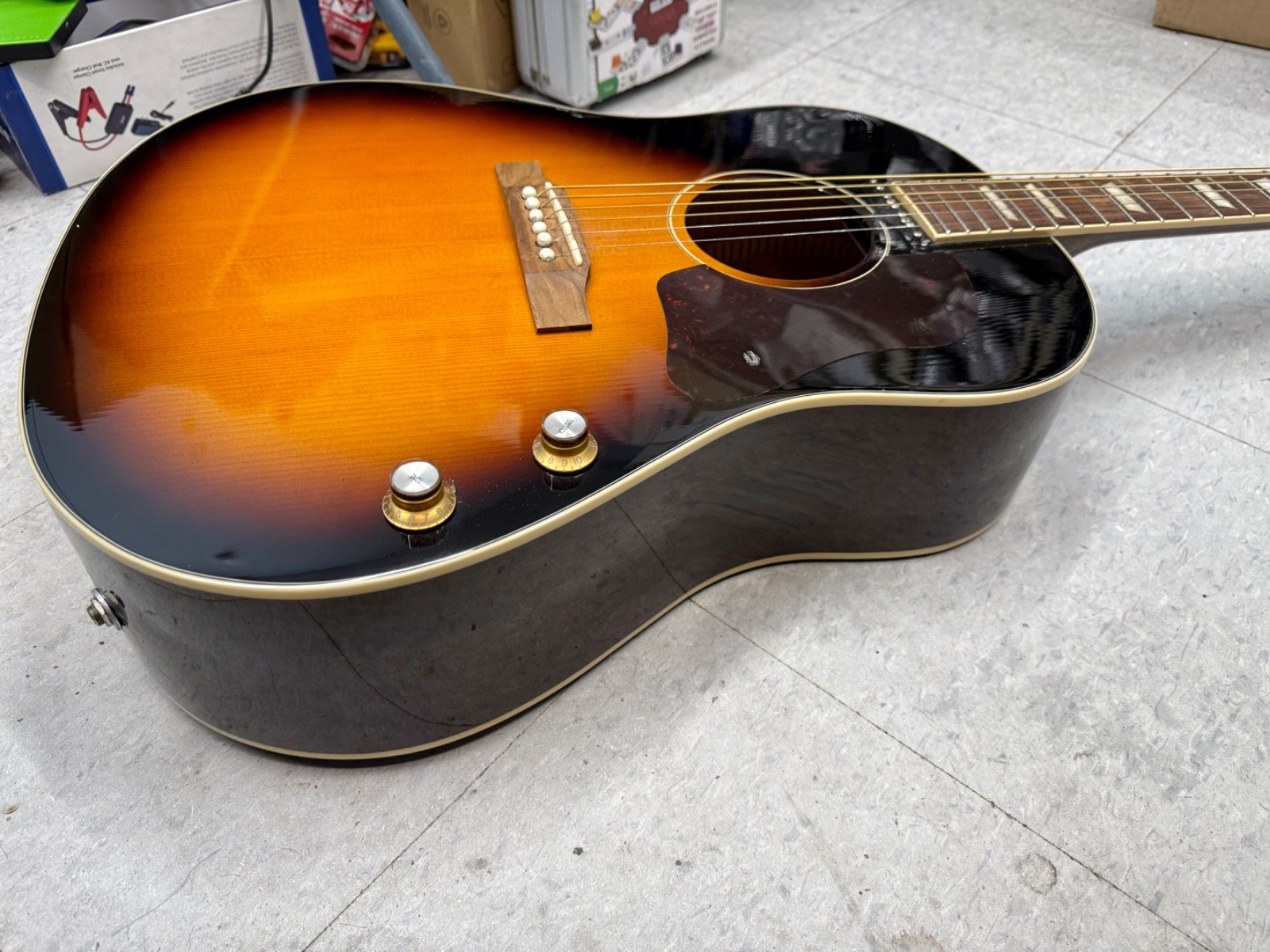 Epiphone EJ-160E VS John Lennon Model Limited Edition Guitar Vintage Sunburst