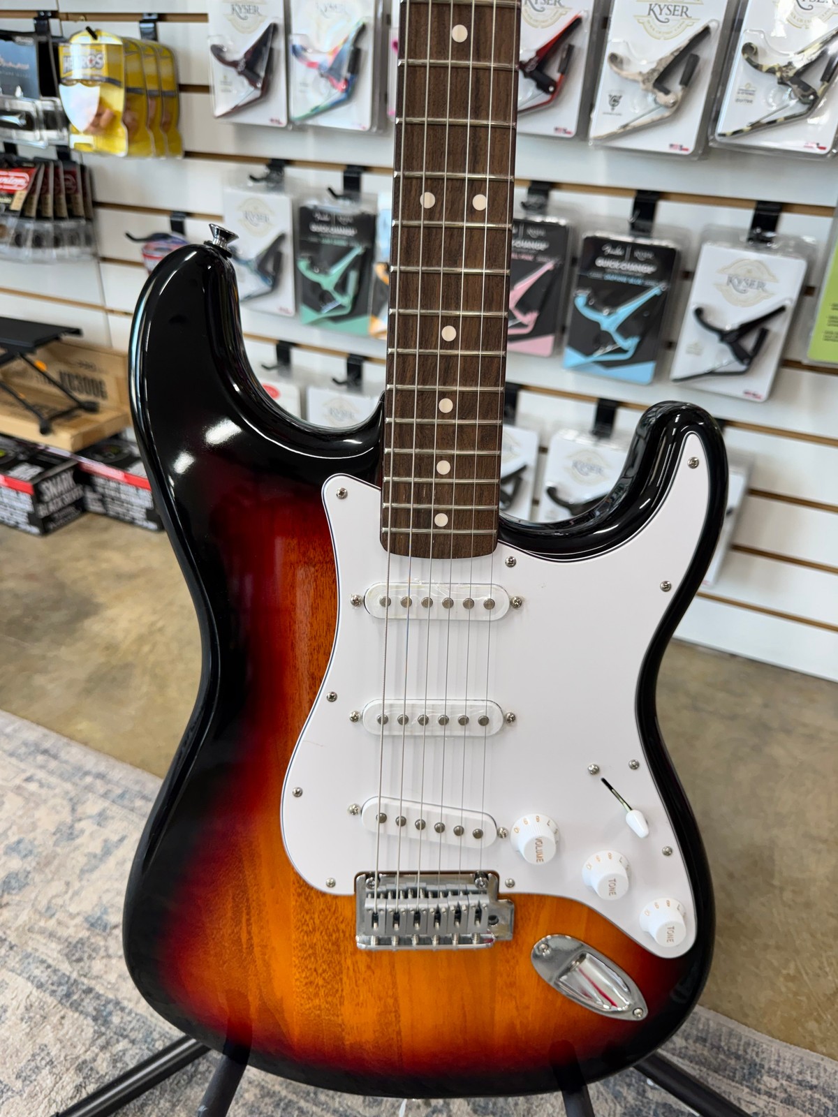 Fender Standard Stratocaster – 3-Color Sunburst