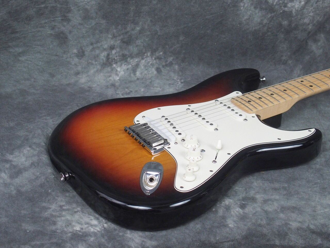 Fender VG Modeling Stratocaster Roland Guitar Case 3 Color Maple Neck USA 2007