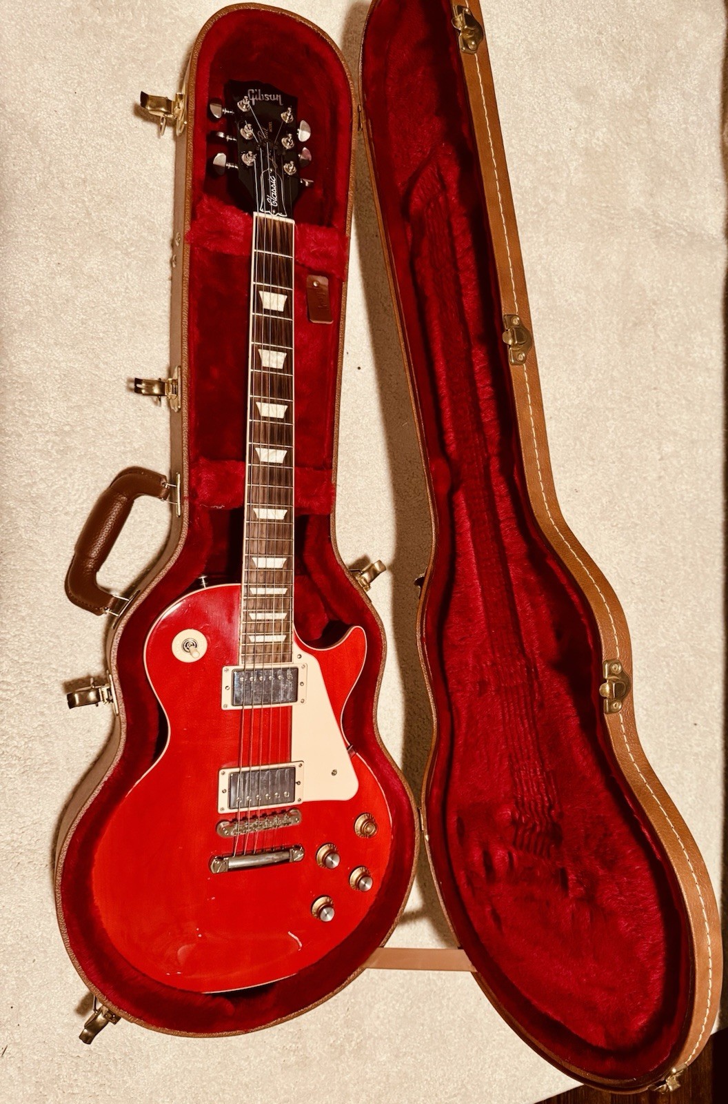 Gibson Les Paul Classic Electric Guitar – Translucent Cherry