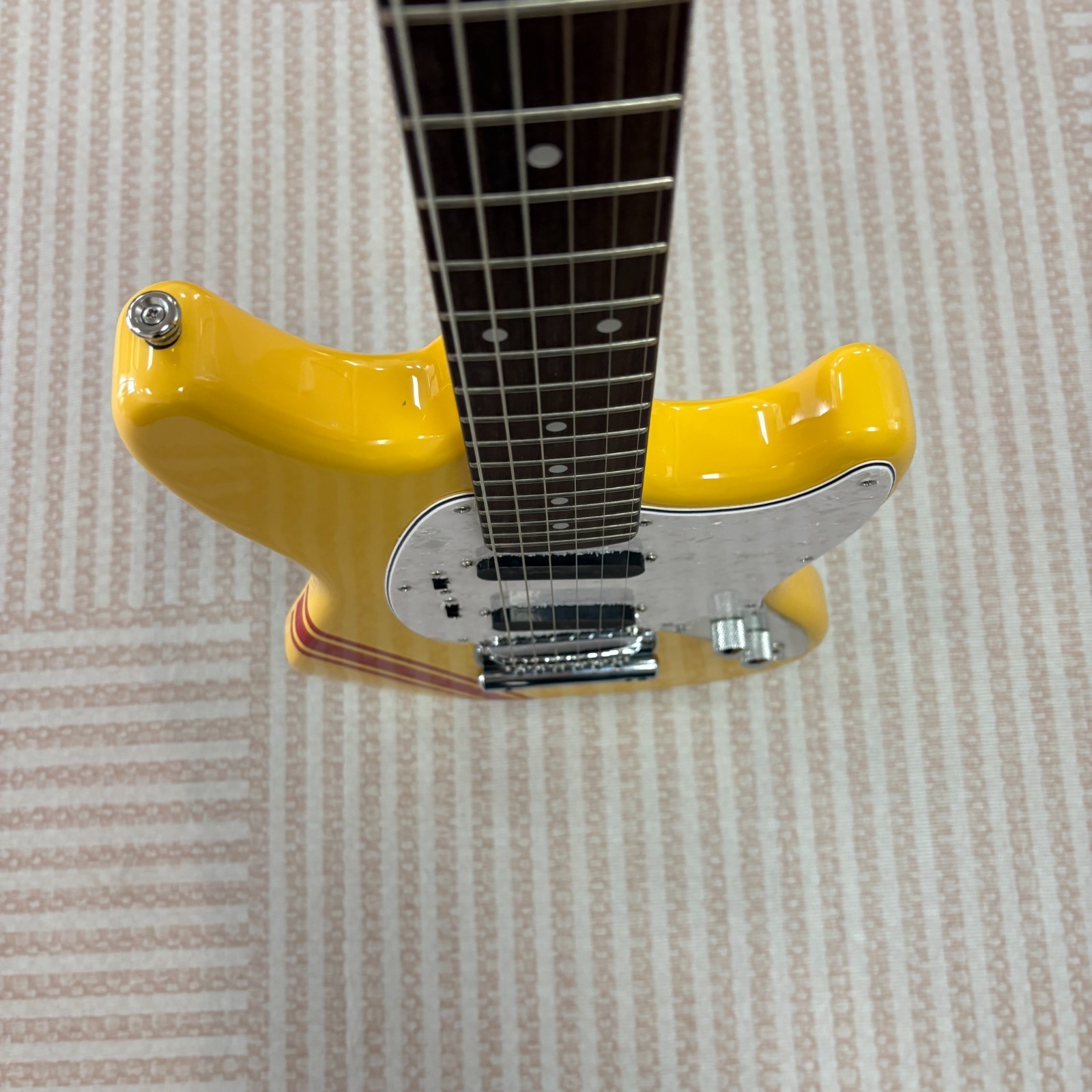 Yellow Mustang Style Electric Guitar Rosewood Fingerboard Maple Neck