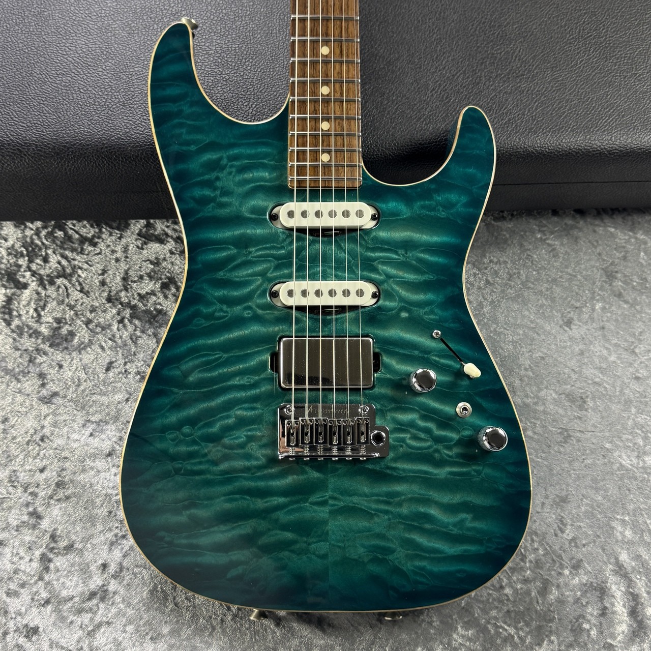 Tom Anderson Finest Quilted Maple Drop Top Bora Blue Burst With Binding 3.03Kg M
