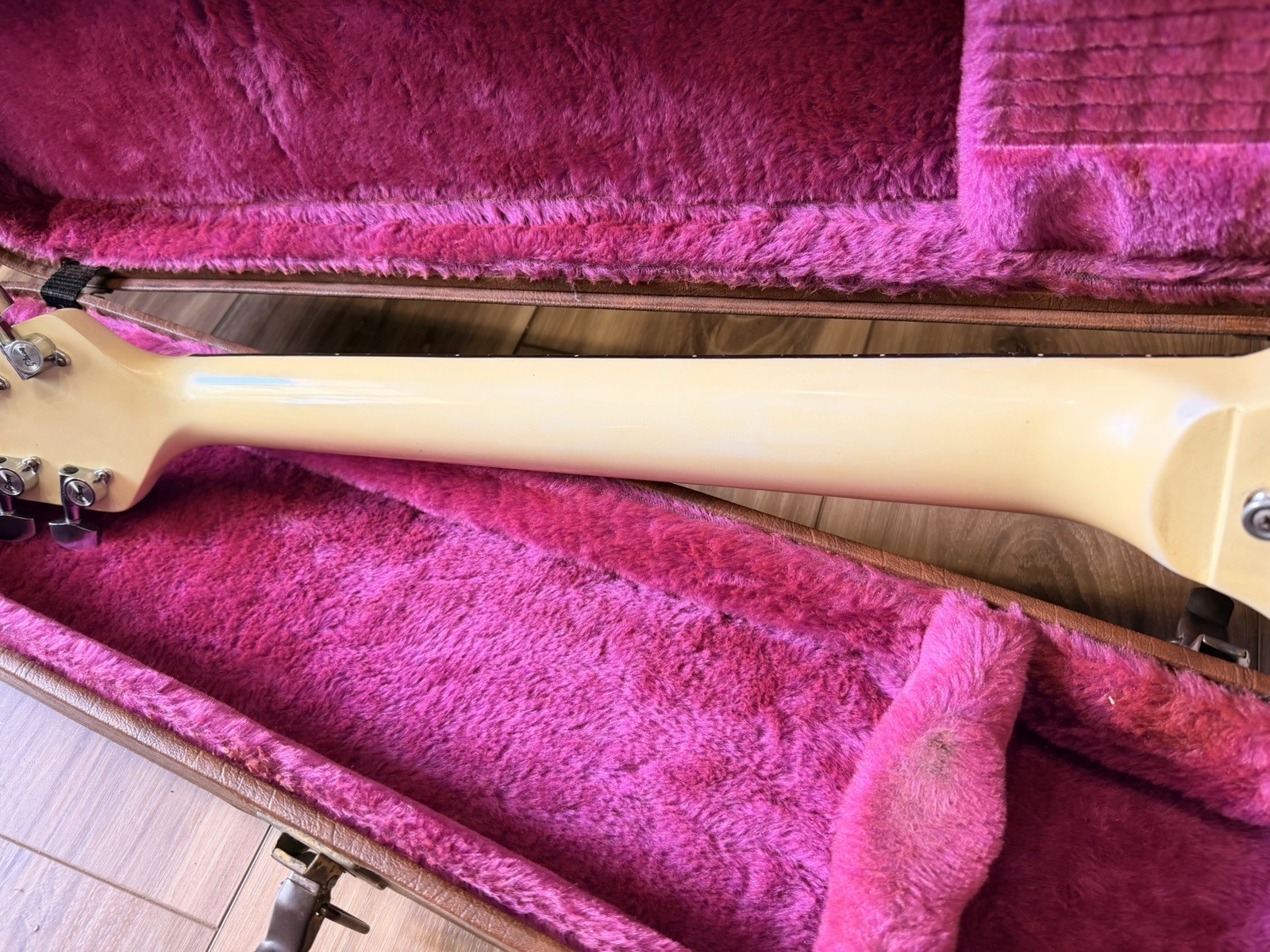 Gibson Flying V 1984 – White Make an Offer!
