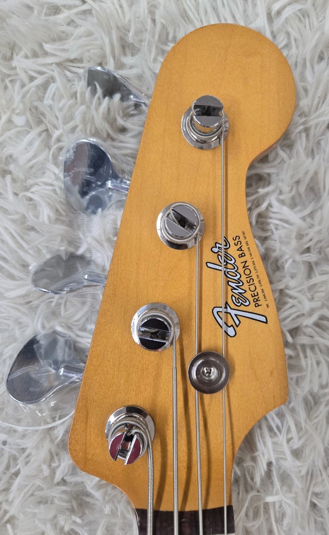 Fender Vintera III Late ’60s Precision Bass, Rosewood Fingerboard, Firemist Gold