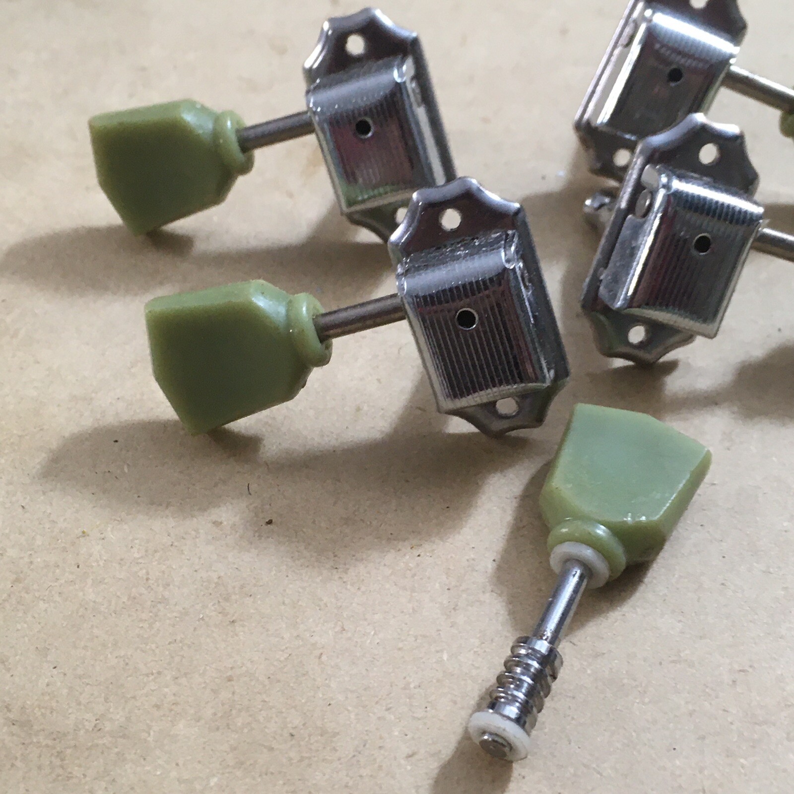5 Vintage Style Electric Guitar Tuners 3×3 Aged Chrome Green Tulip Buttons Rare
