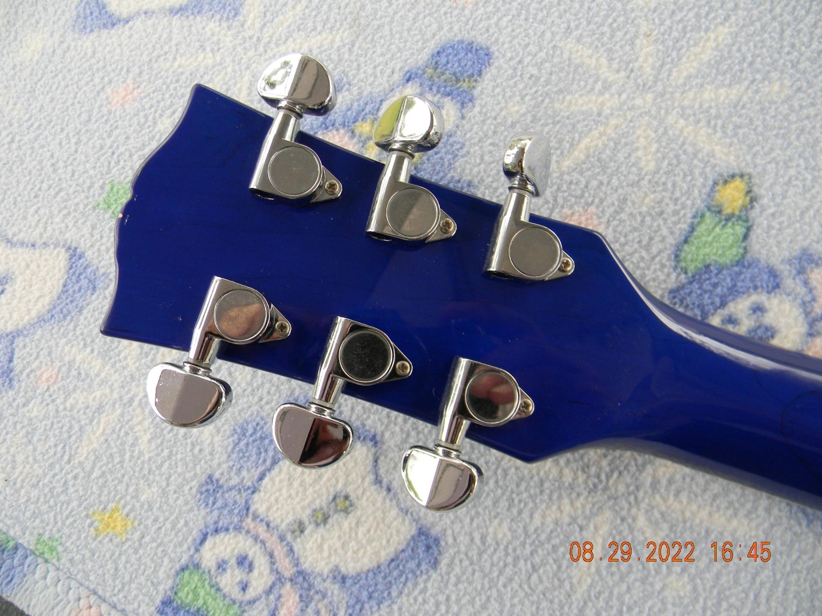 Signature Set Neck Semi Hollow , Hot Epiphone Pickups,Has Hairline Cracks, Read