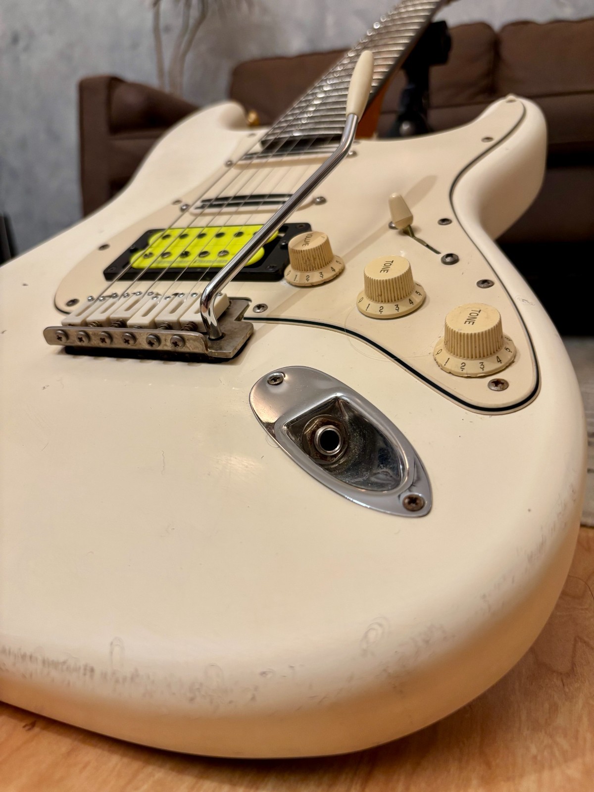 Fender Stratocaster Glas Custom HSS Arctic White Relic 8.2lbs w/ V