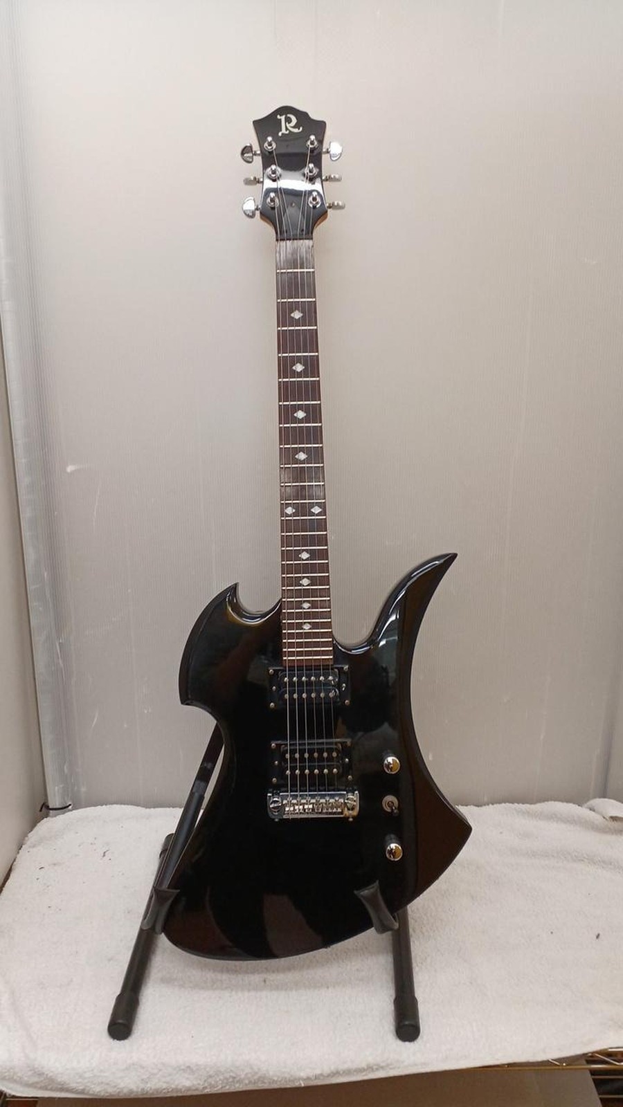 B.C.RICH 360JE Used Basswood body Maple neck Rosewood fingerboard Black