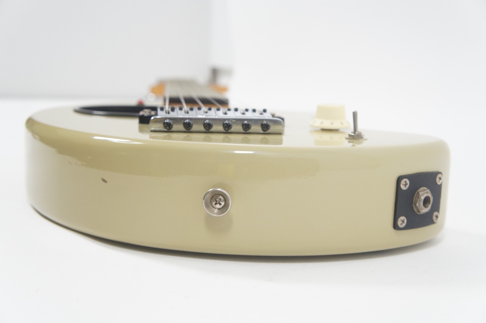 Fernandes ZO-3 NOMAD Ivory Built-in Amp travel guitar Worldwide Shipment