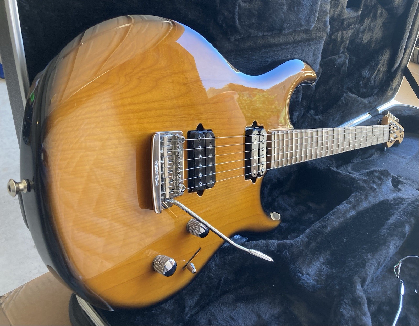Ernie Ball Music Man Luke 3 HH Stainless Frets Bare Knuckles Xcellent Condish 🤩