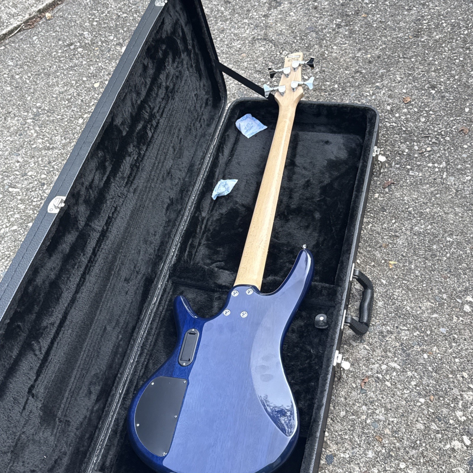 ibanez electric guitar With Road Runner Hard Case