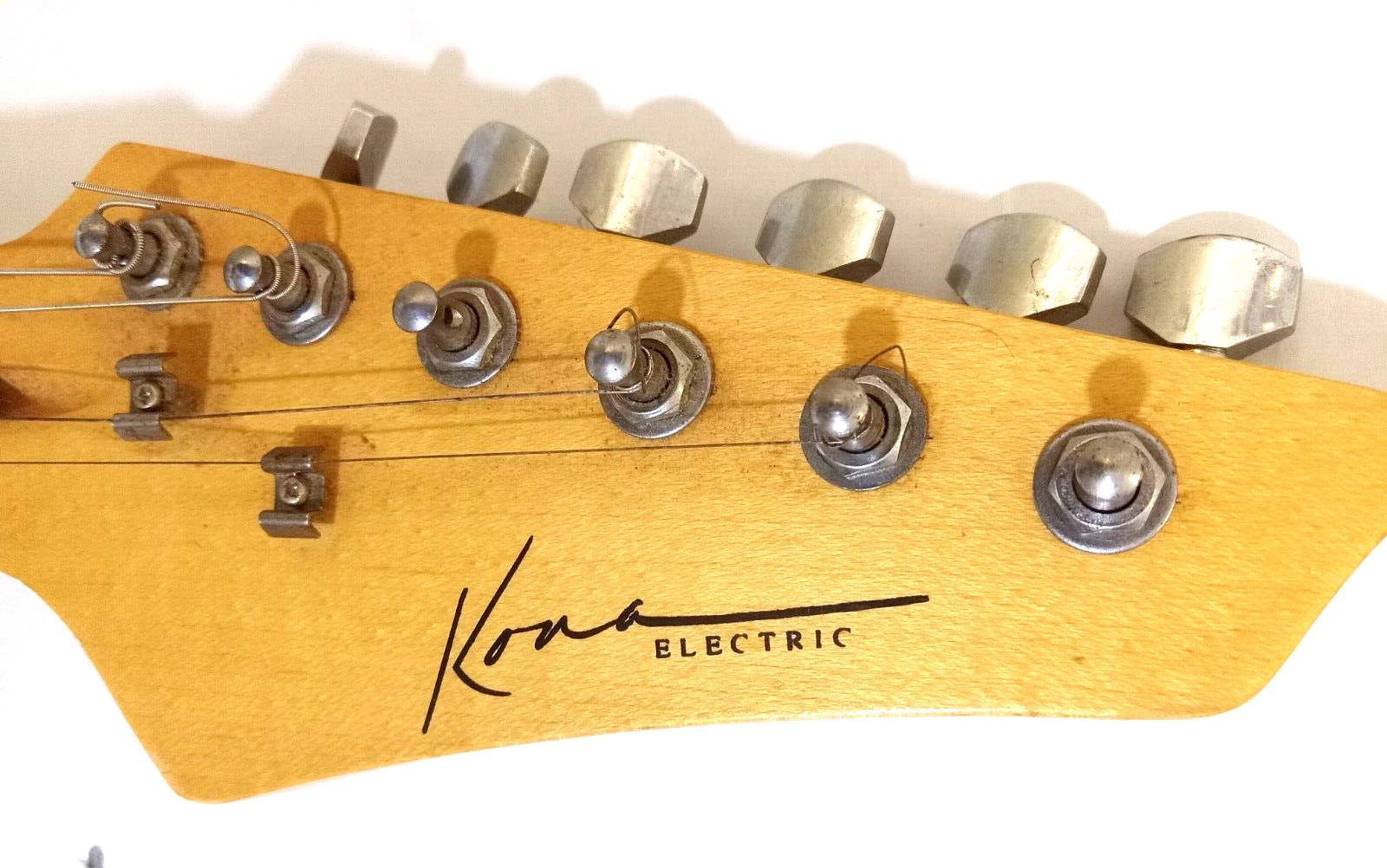 Kona Electric Guitar Strat Style Black Cream 6 Strings 2 Missing No Strap Works