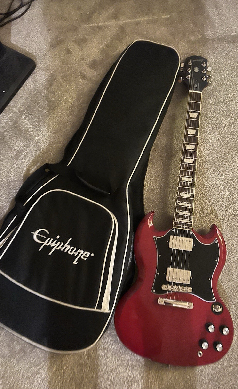 EPIPHONE SG STANDARD Electric Guitar Cherry Gloss Red Color In MINT Condition!