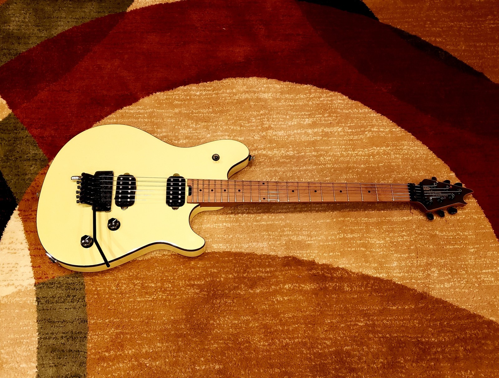 EVH Wolfgang Guitar Special Body & Standard Neck d tuna Antique White Big Block.