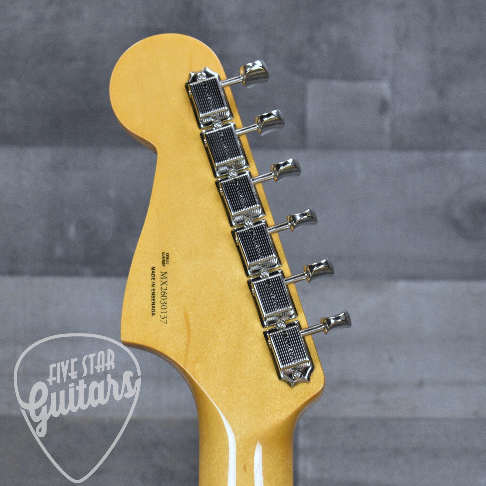 Fender Vintera III Mid 60s Jazzmaster – Candy Apple Red with Gigbag