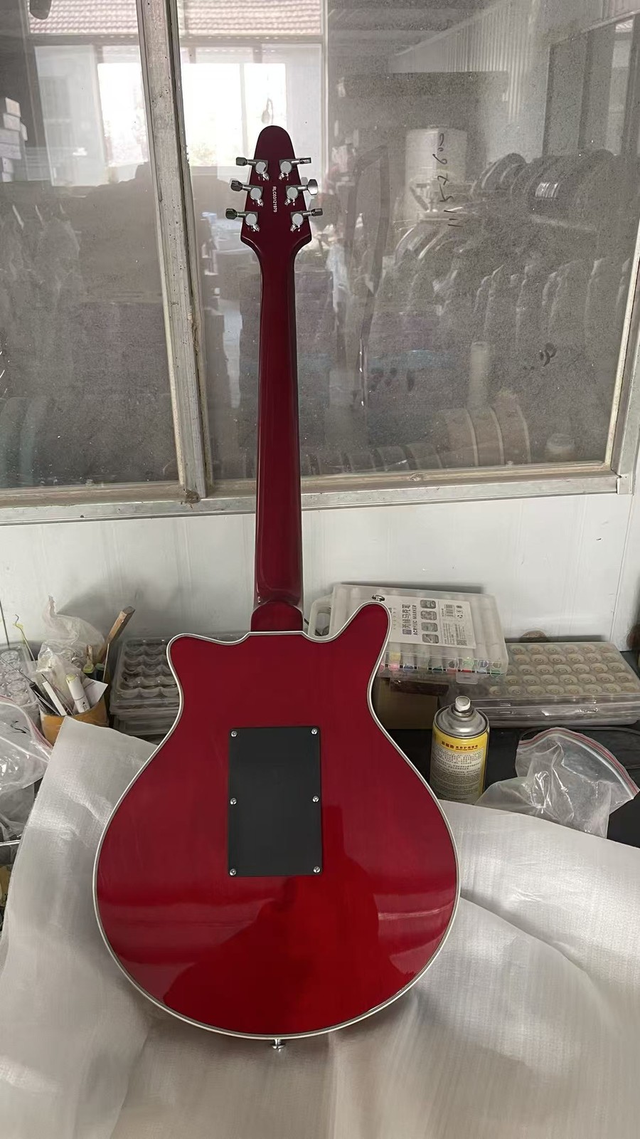 24 Frets Cherry Red Electric Guitar 3 Single-coil Pickup Double Tremolo Bridge