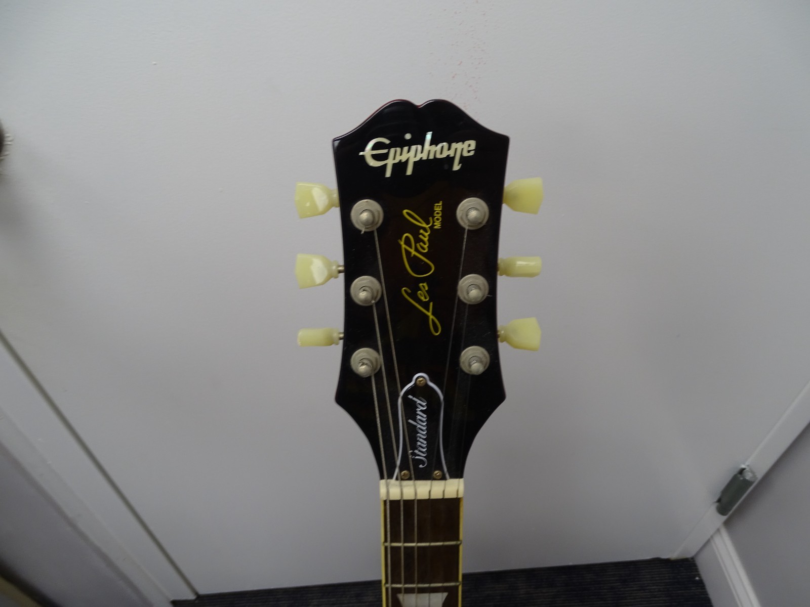 2020 Epiphone Les Paul Standard Cherry Sunburst Guitar (19427-Show-mss)