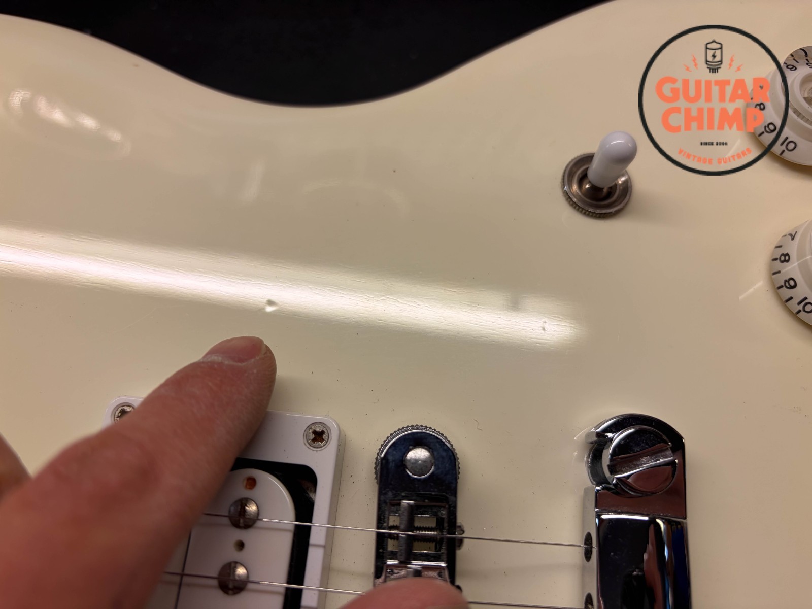 2013 Gibson SG Baritone Alpine White w/ OHSC 27″ Scale