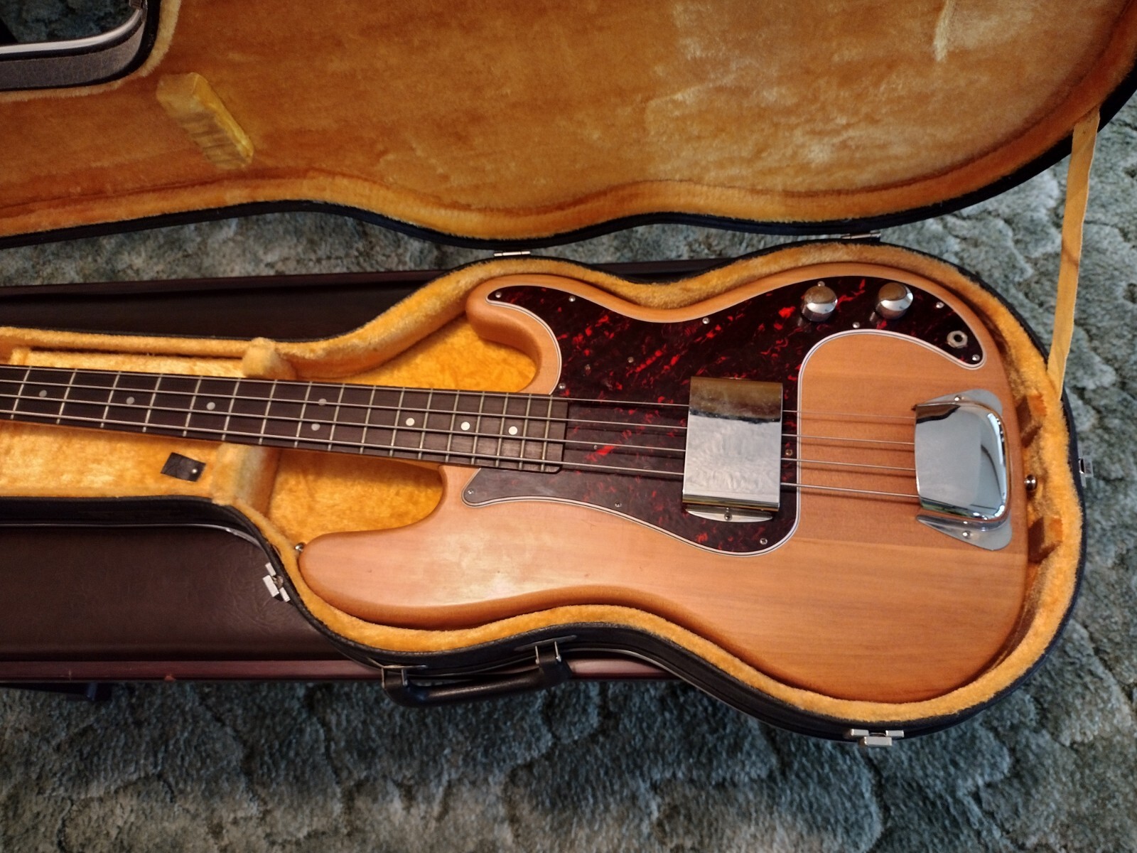 Univox Base Guitar early 70’s, NEW, 4 string #005162