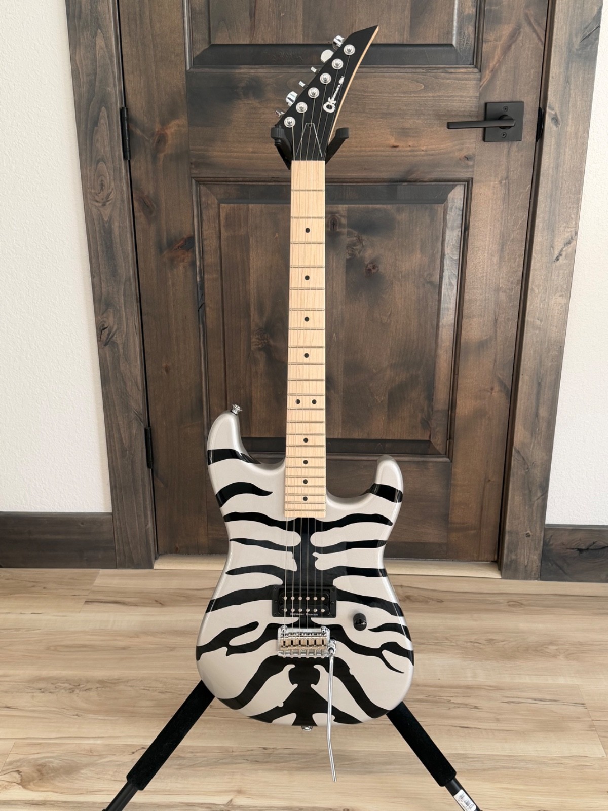 Charvel Limited Edition Super-Stock SD1 H 2PT electric guitar- Silver Bengal