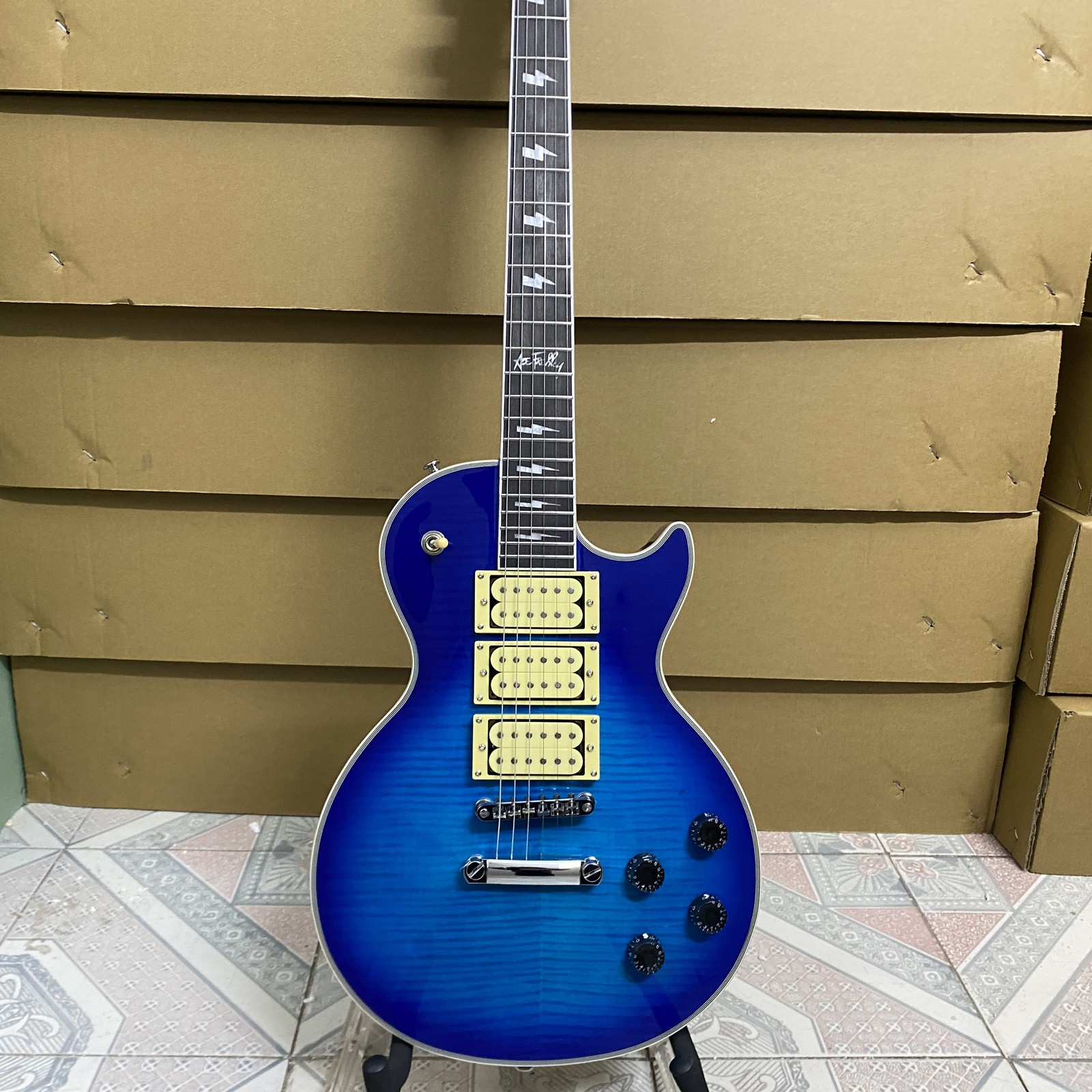 6 String LP Electric Guitar Blue Burst Tiger Flame Maple Top Professional Rock
