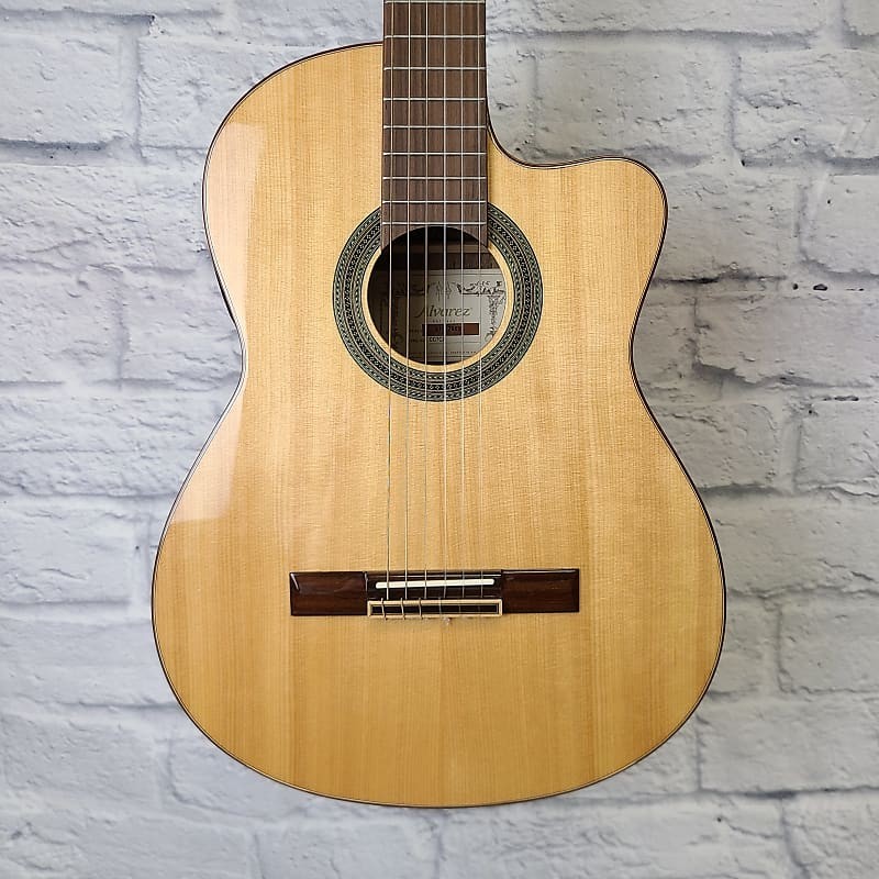 Alvarez CC7CE Cadiz Classical Guitar & Hardshell case