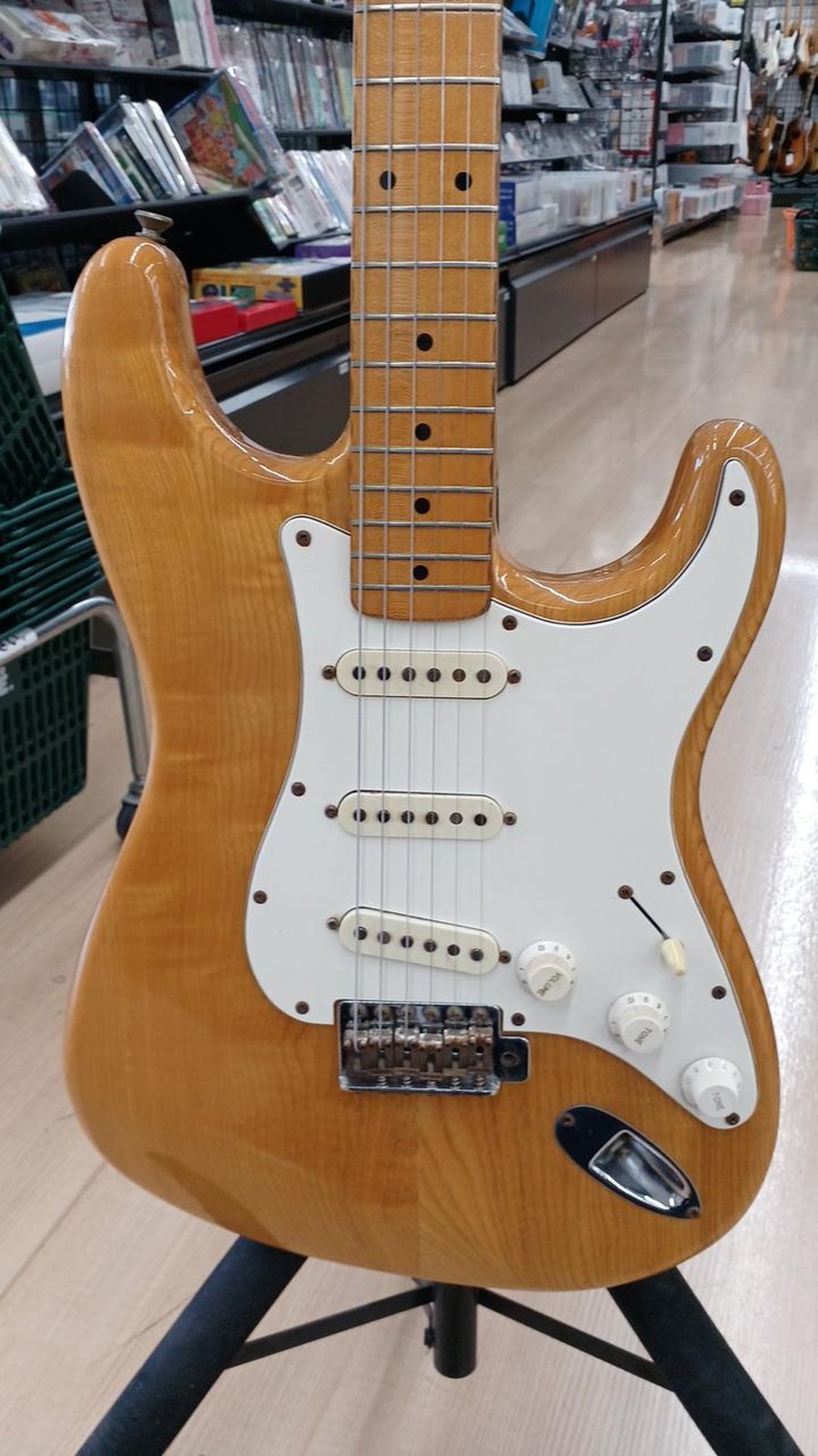 GRECO SE500N Used 1977 Sen body Maple neck Maple fingerboard Natural w/Hard case