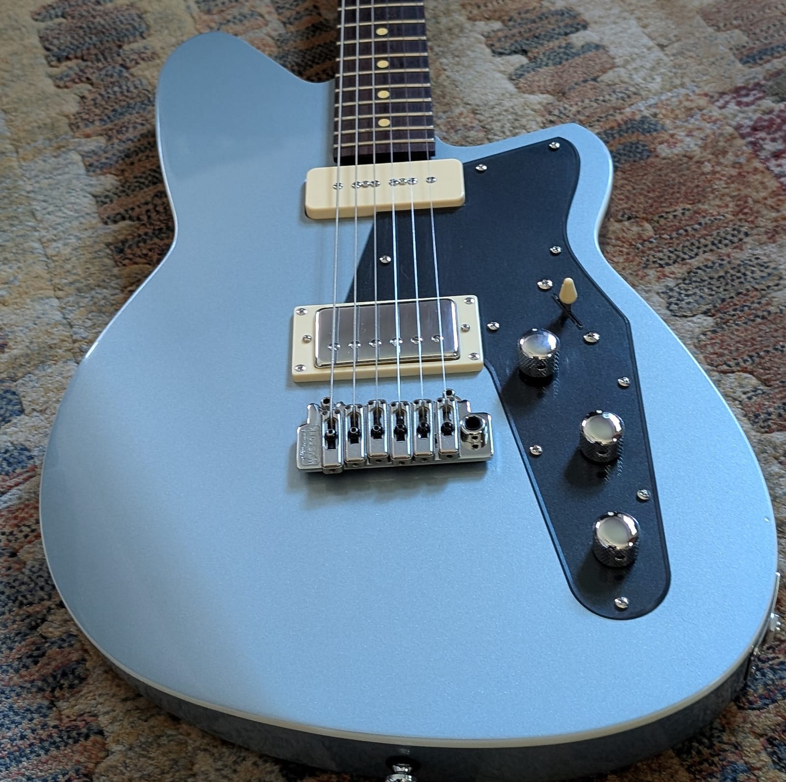 Reverend Double Agent W – Metallic Silver Freeze with transparent grey pickguard