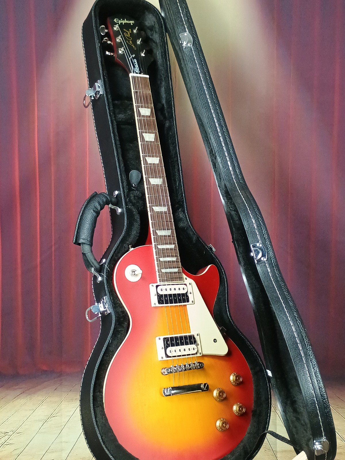 epiphone les paul Classic Cherry Sun burst Worn Looking With New Black Hard…