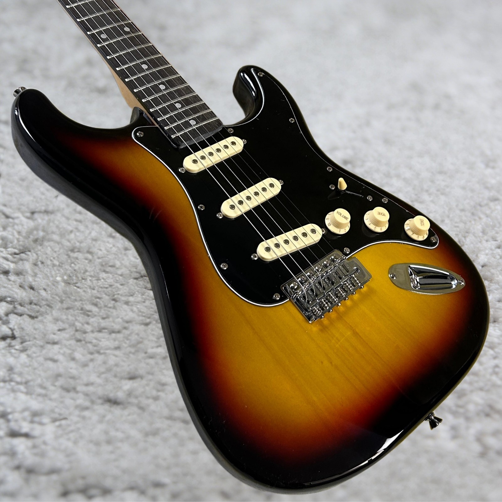 ST Electric Guitar Rosewood Fretboard Vintage Sunburst Color Alder Body