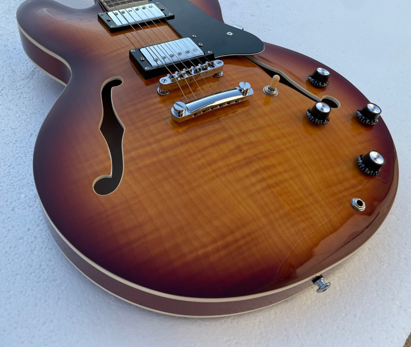 33-5 Electric Jazz Guitar Bone Nut Semi-Hollowbody Glossy Finish Flame Maple Top