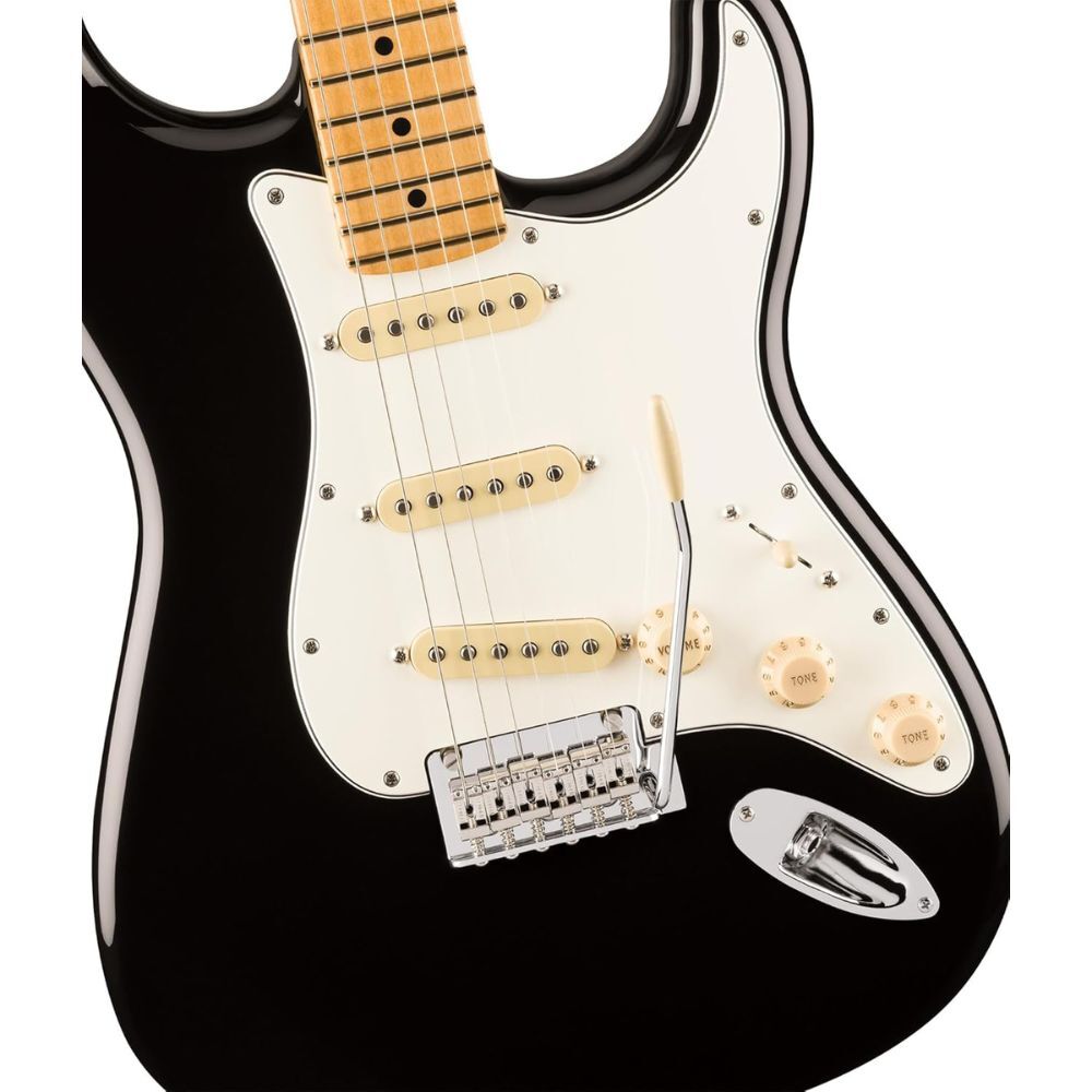 Fender Player II Stratocaster – Black Bundle with Tweed Case, Strap, Strings