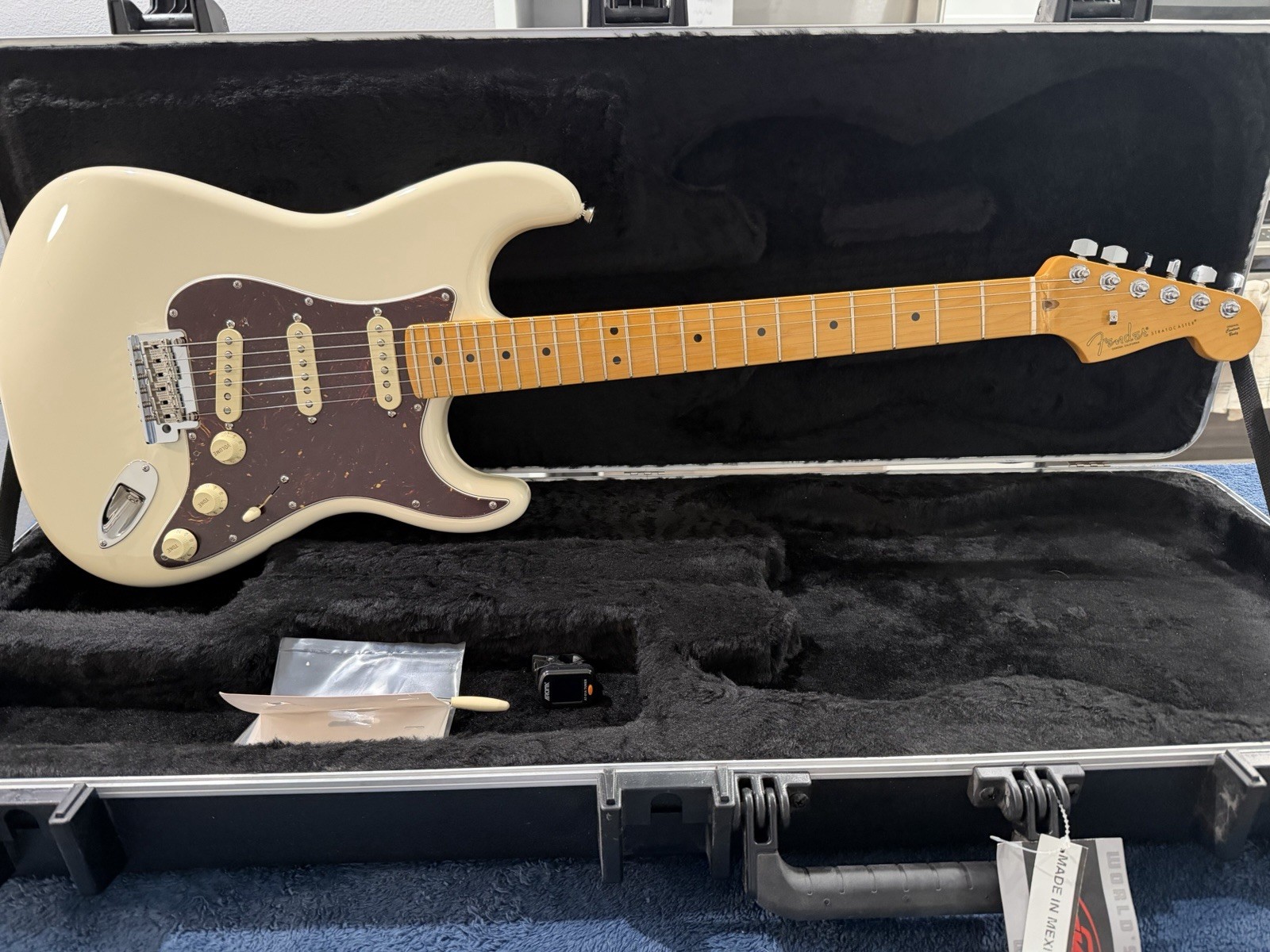 2025 American Professional II Stratocaster, Maple Fingerboard, Olympic White