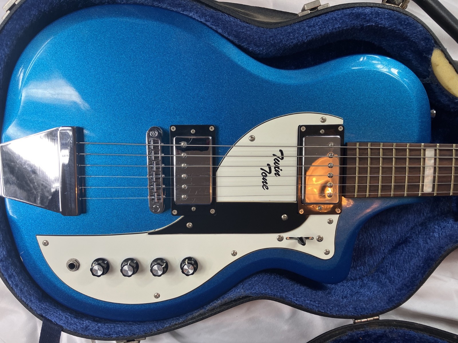 Airline Guitars Twin Tone