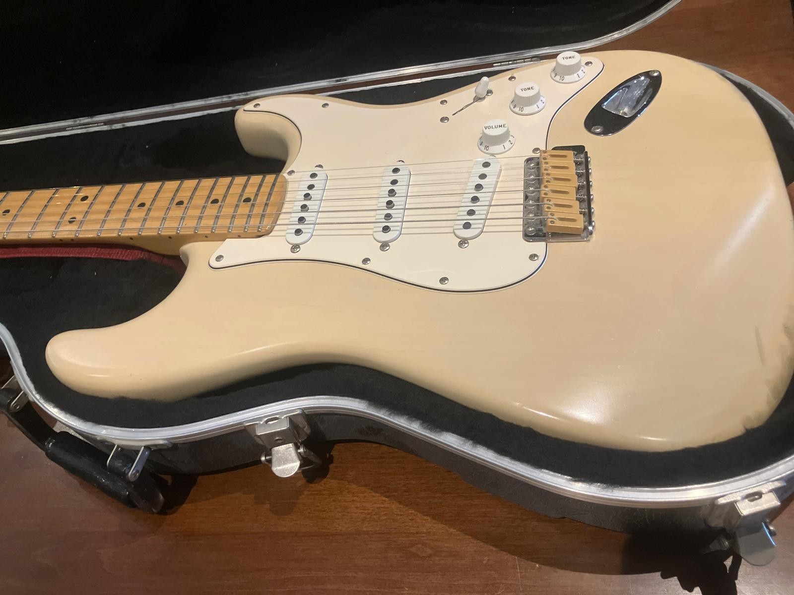 Fender Hwy 1 Stratocaster Honey Blonde Guitar +Deluxe Fender Case Original Owner