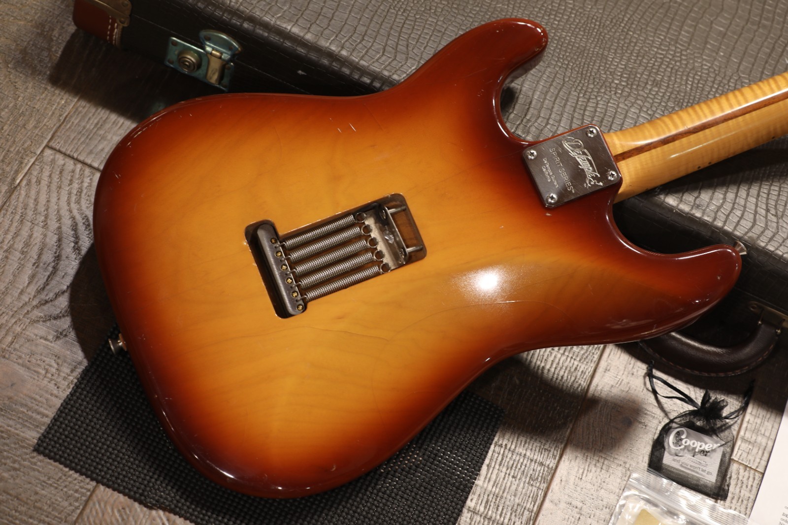 2008 DeTemple Spirit Series ’56 Stratocaster Electric Guitar Sunburst + HSC