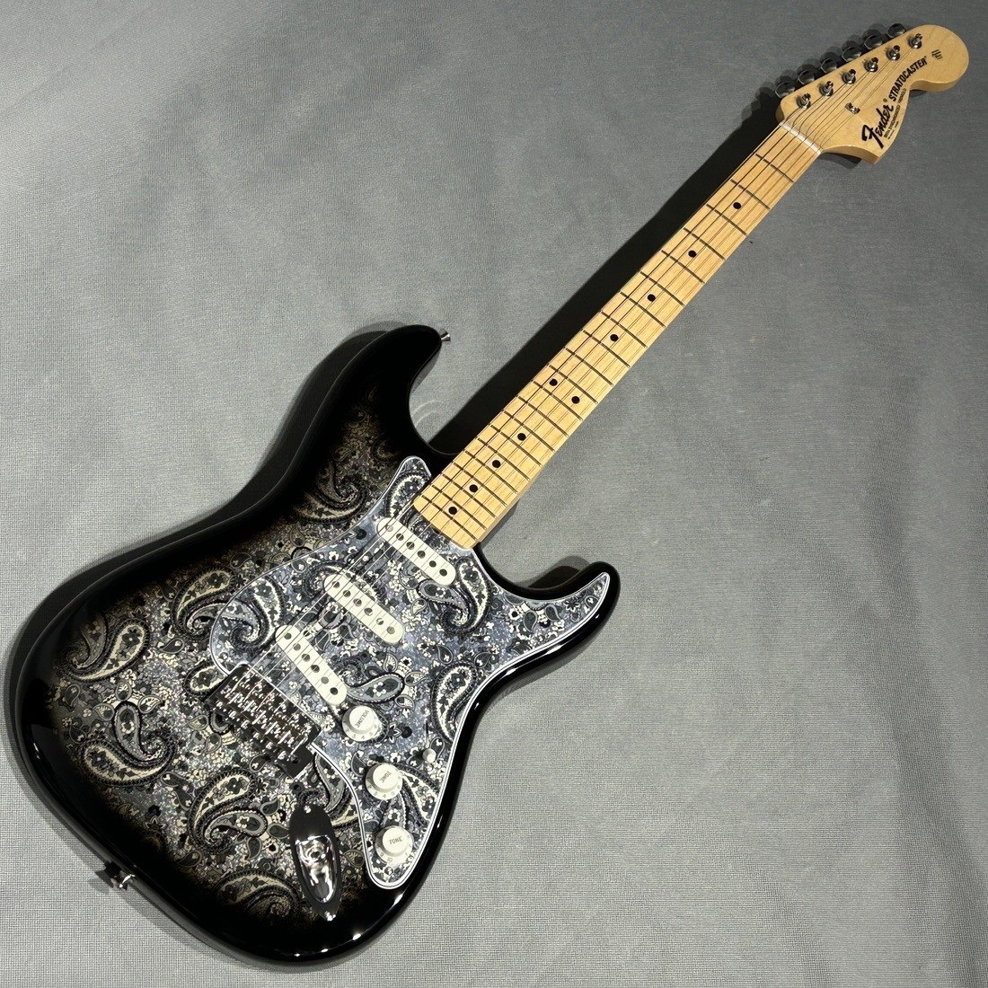 Fender Limited Stratocaster Black Paisley Approx. 3.4kg 2025 18662