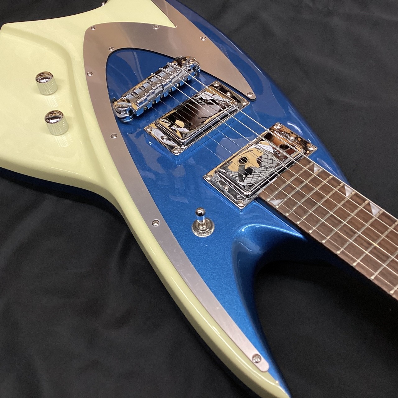 EASTWOOD GUITARS Backlund Model 400 Metallic Blue