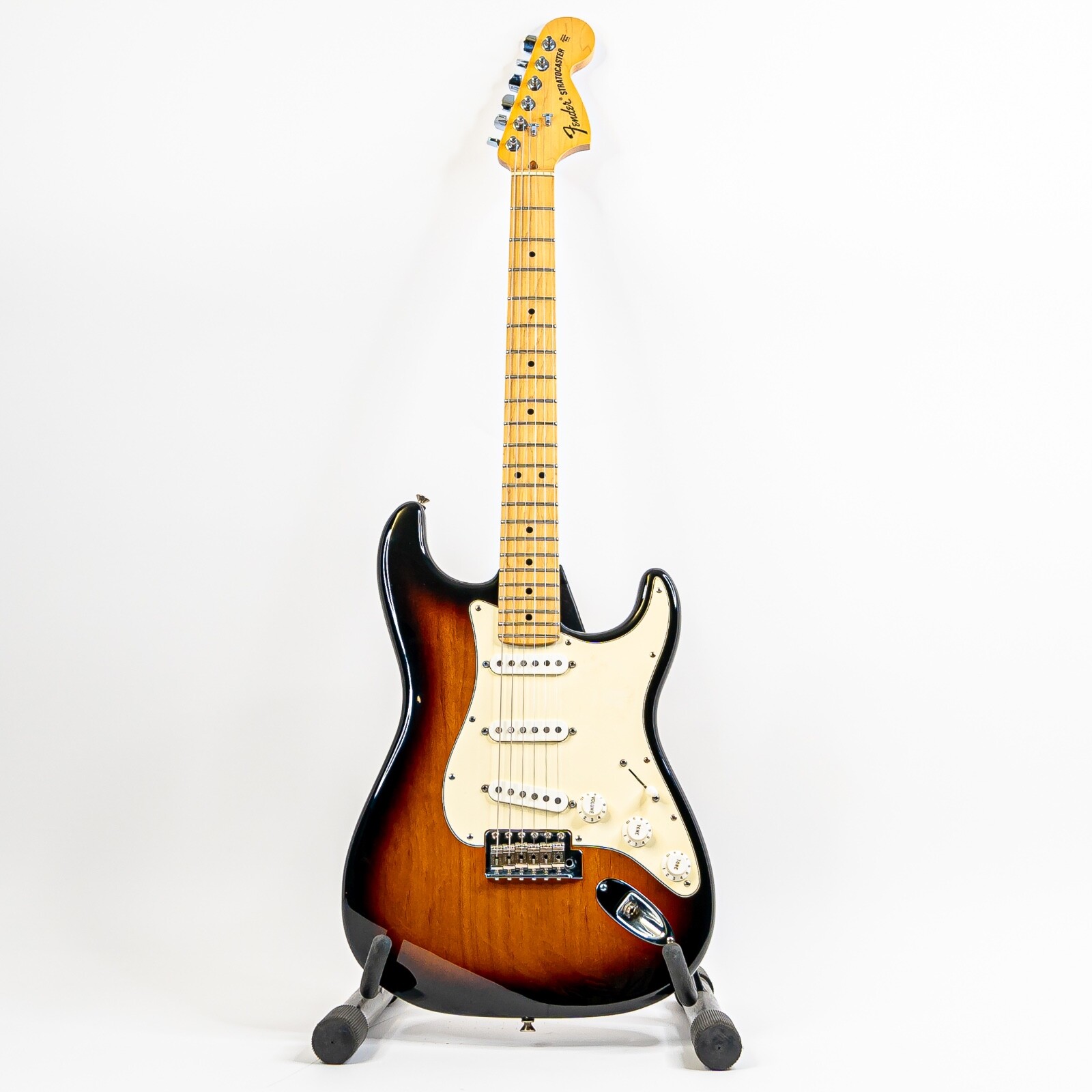 ’09 Fender Stratocaster Std. 2-Tone Sunburst w/ Maple Fretboard, Fender Gigbag