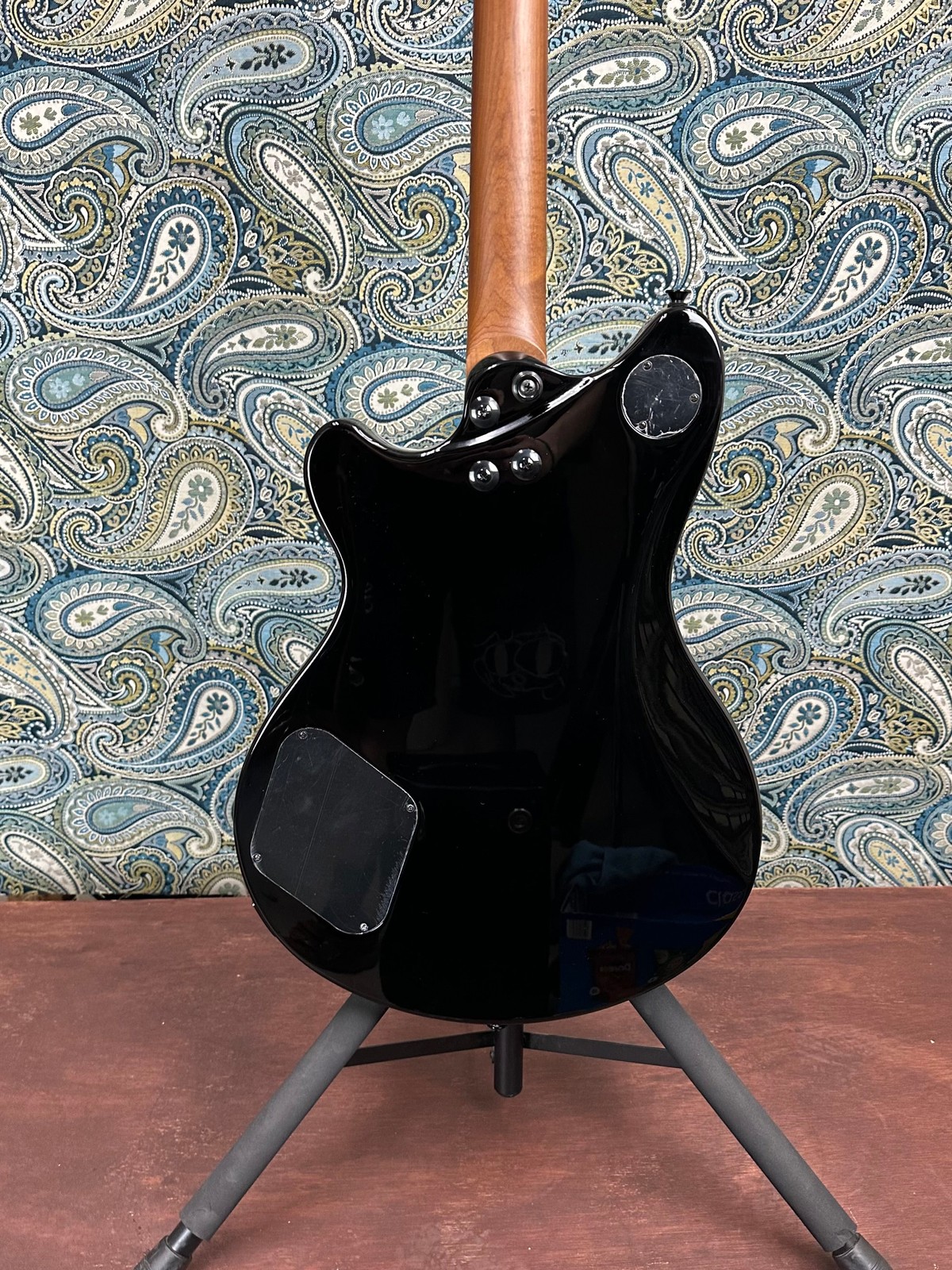 EVH SA-126 Standard in Piano Black Electric Guitar