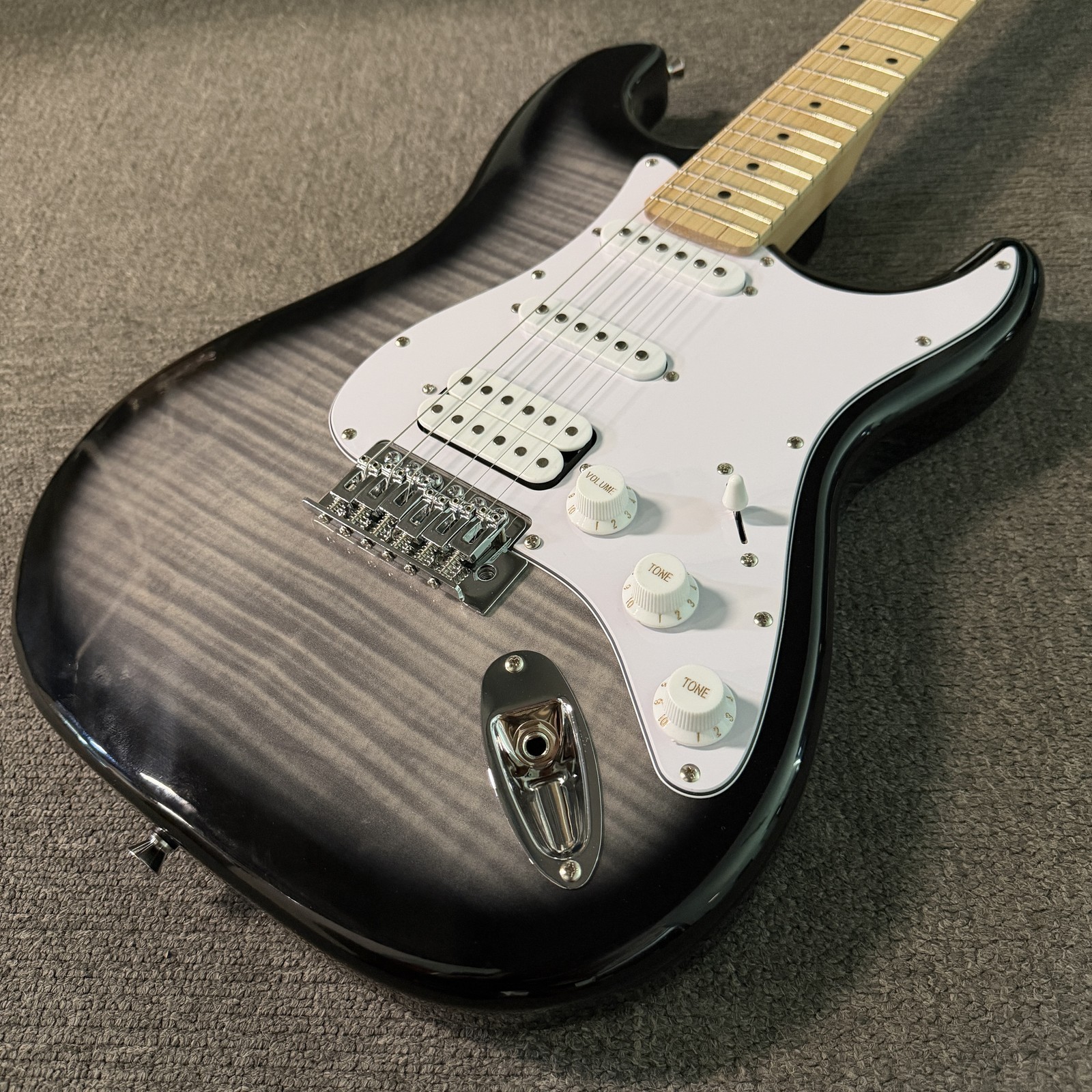 Full-Size Midnight Burst Electric Guitar with Amp and Accessories Donner DST-95