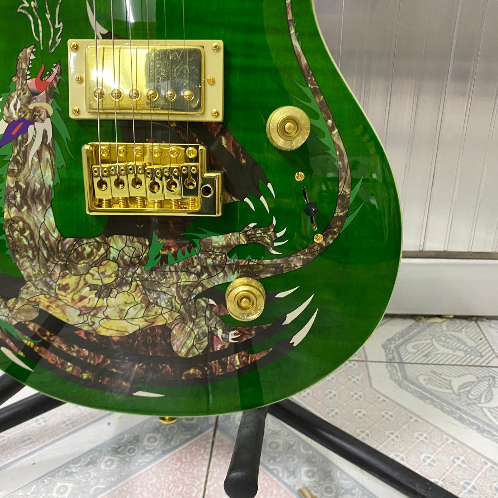 6-string, green PRS electric guitar, gold hardware, mahogany body, fast shipping