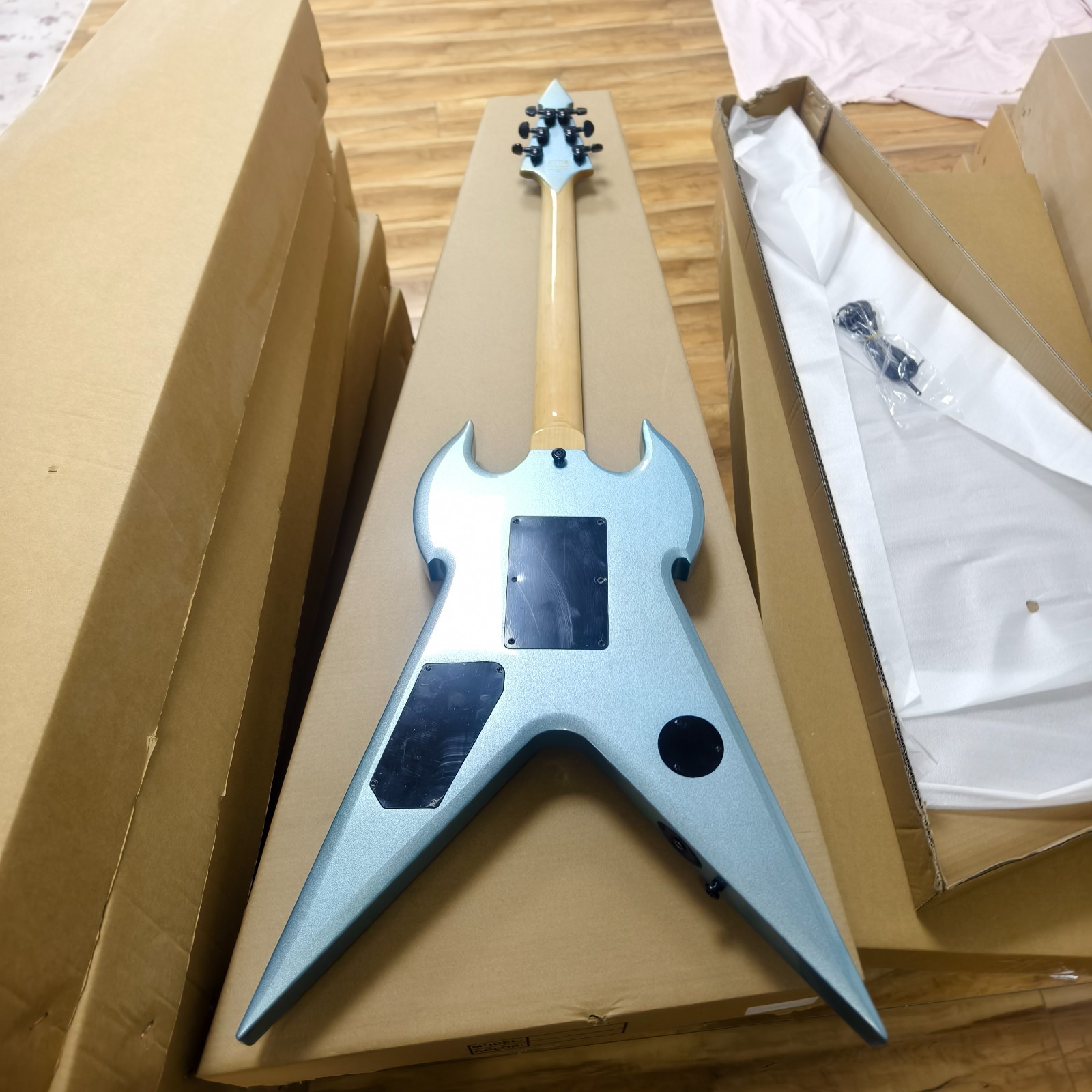 Ship US Wylde Audio Warhammer Style Electric Guitar – Blue & Black Swirl Finish