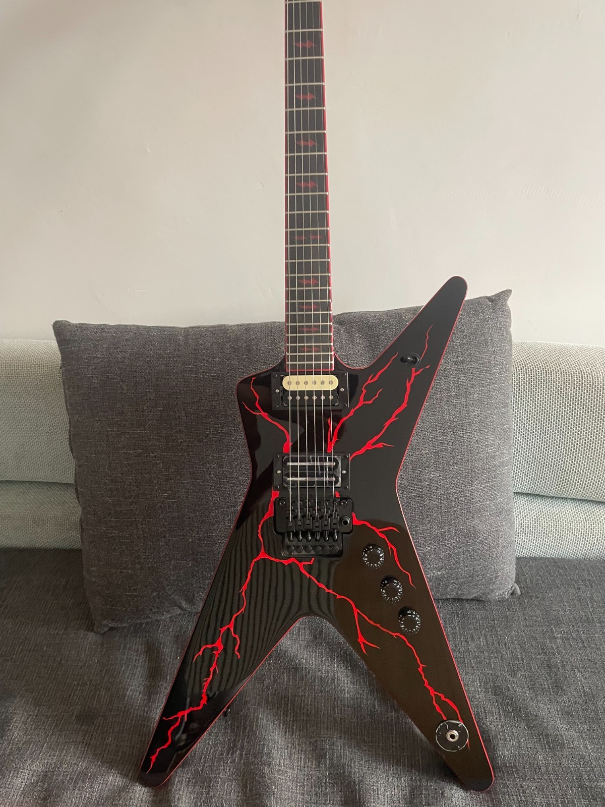 Black Panel Red Lightning 6 Strings Dimebag Darrell Model Electric Guitar