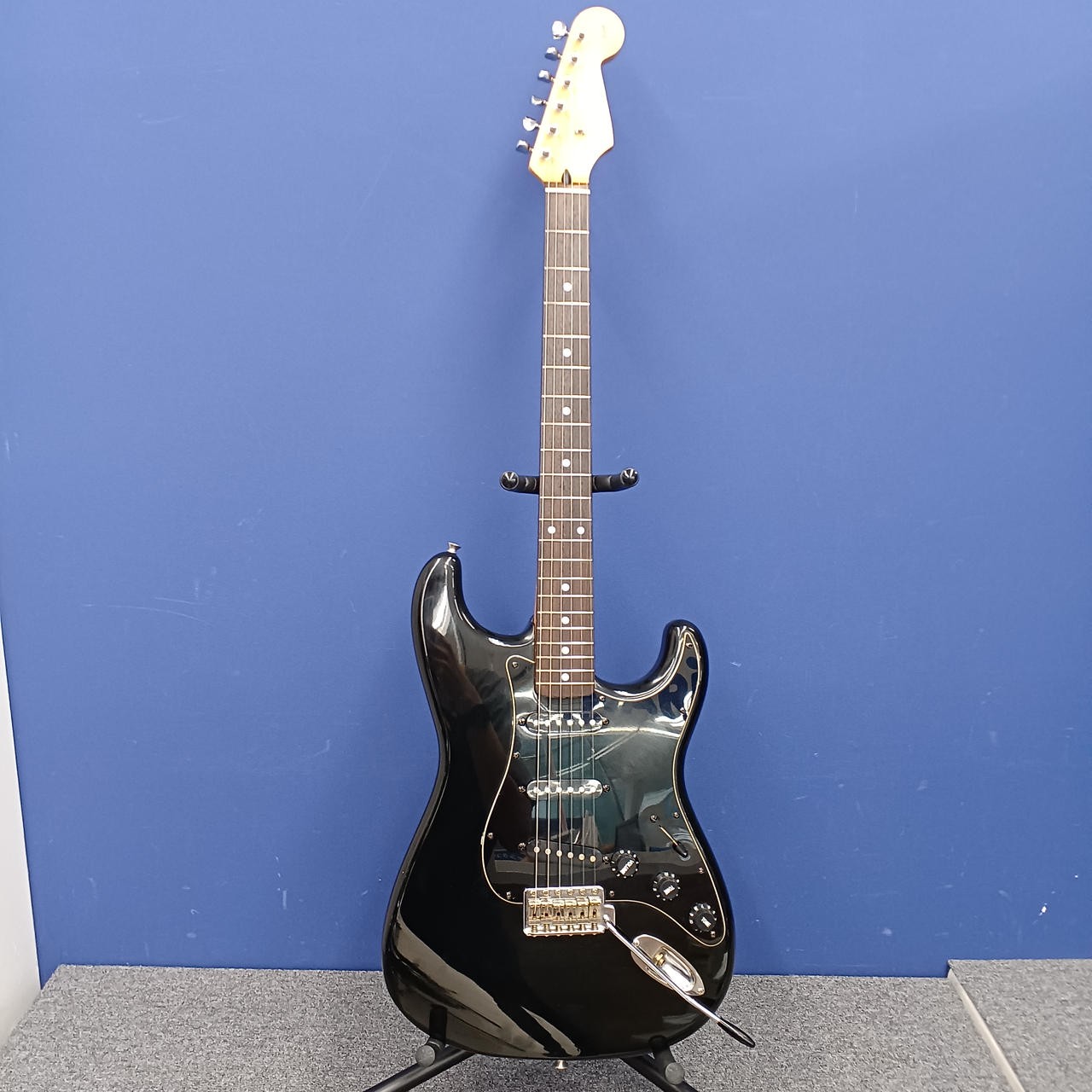 SQUIER SST-33 Electric Guitar-01