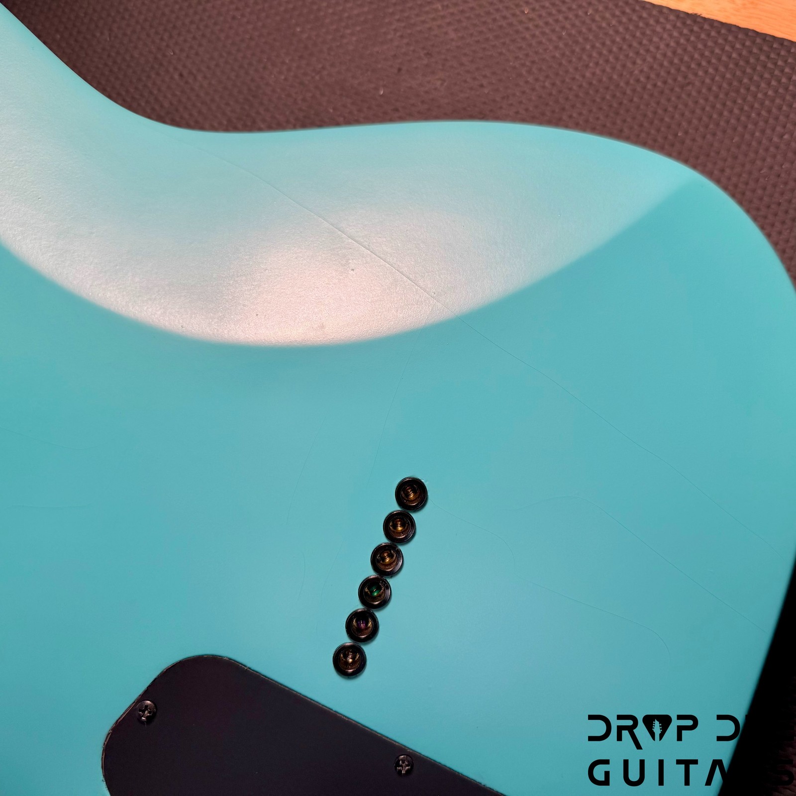 SMP Custom Shop Τρίτη Electric Guitar w/ Case – Seafoam Green