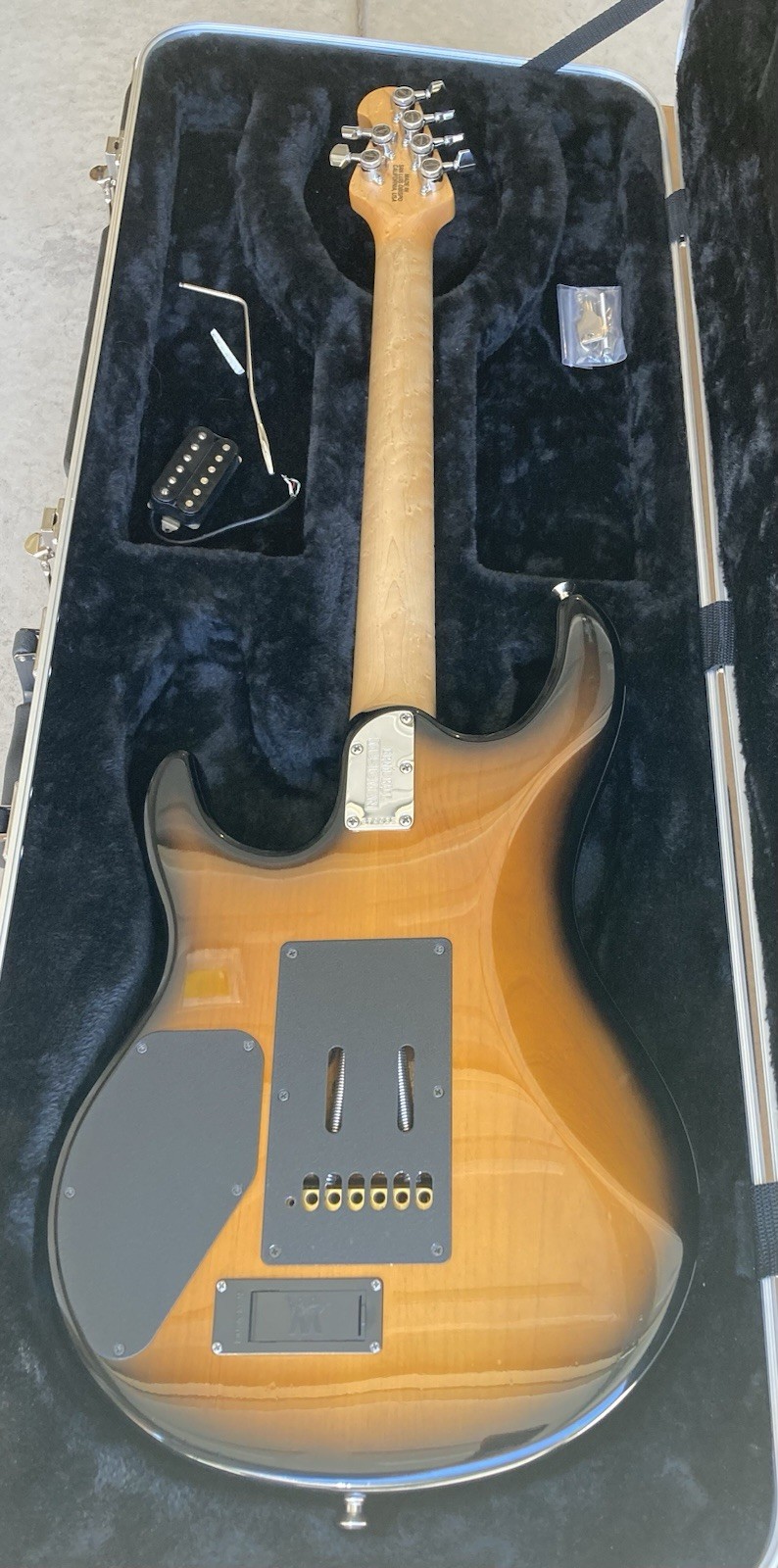 Ernie Ball Music Man Luke 3 HH Stainless Frets Bare Knuckles Xcellent Condish 🤩