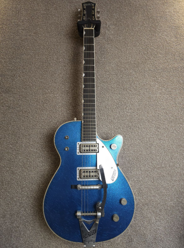 Gretsch Custom Shop G6128CS Duo Jet Relic – Masterbuilt, Blue Sparkle